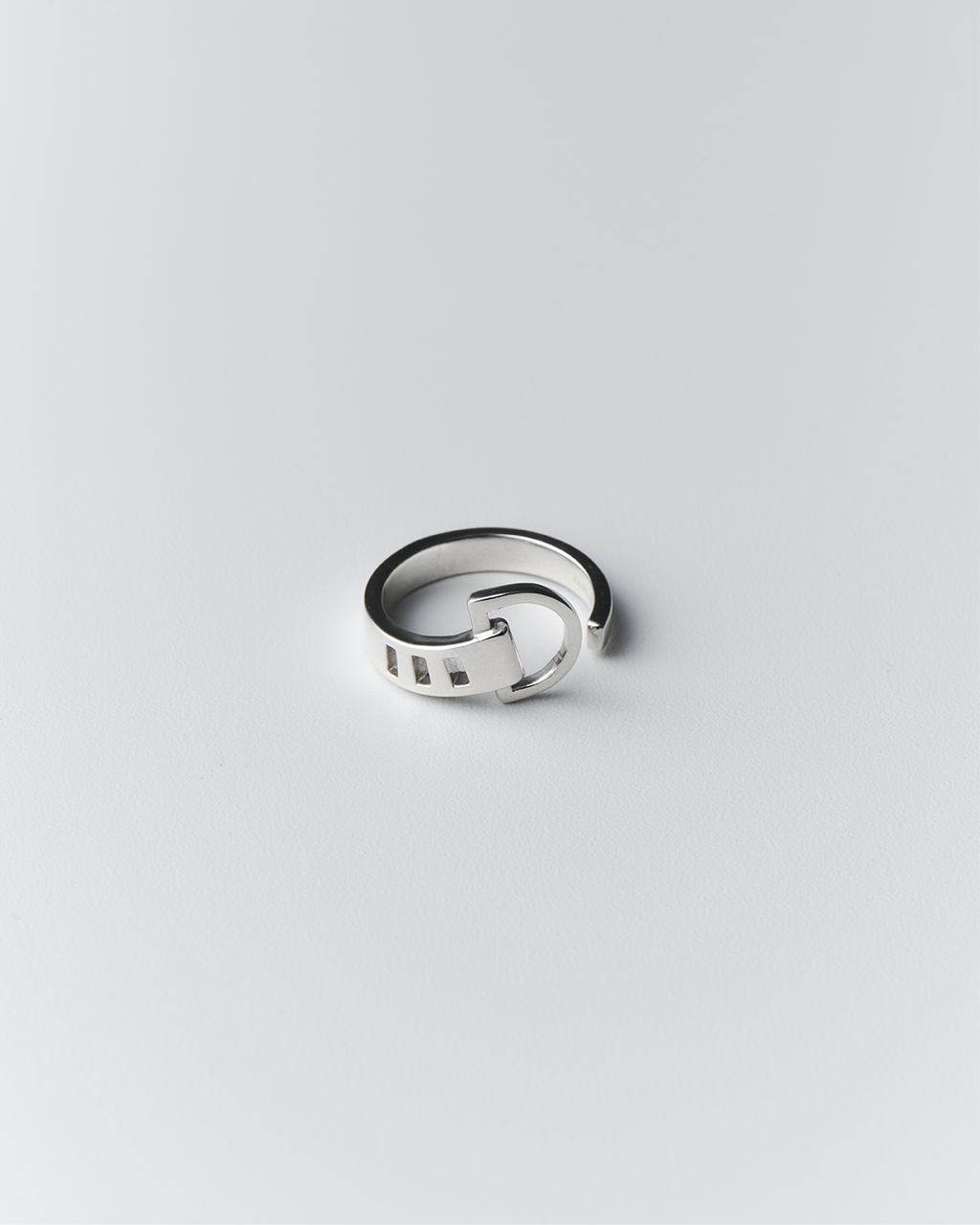 Abumi ARC D buckle ring
