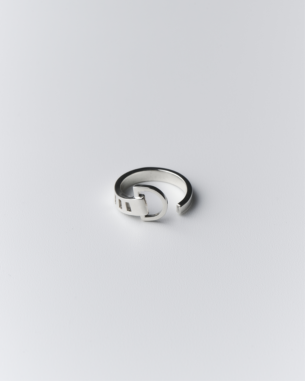 Abumi ARC D buckle ring