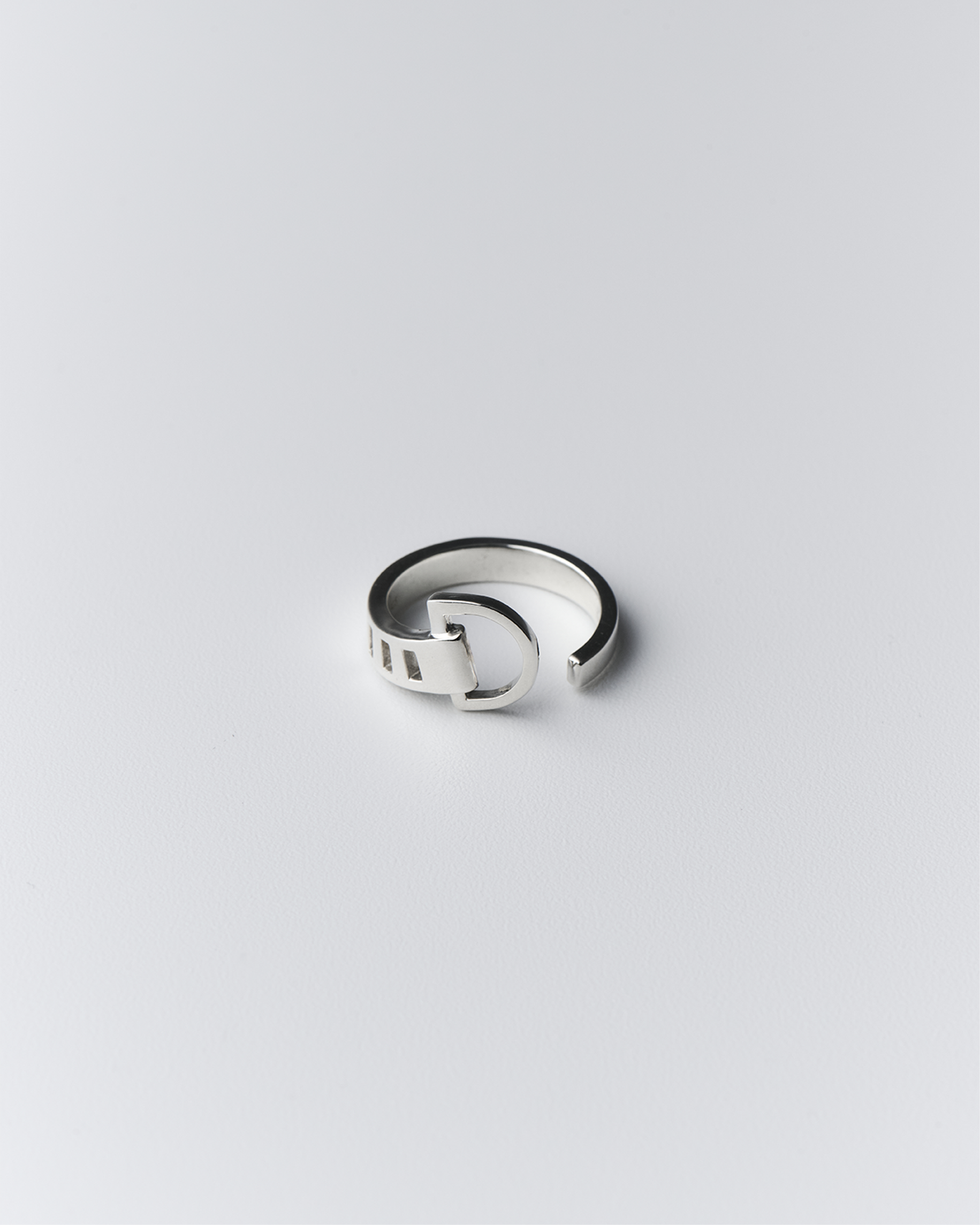Abumi ARC D buckle ring