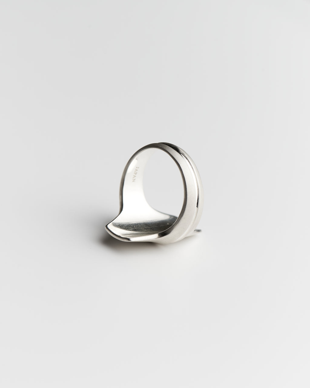 CHIKU CREST RING