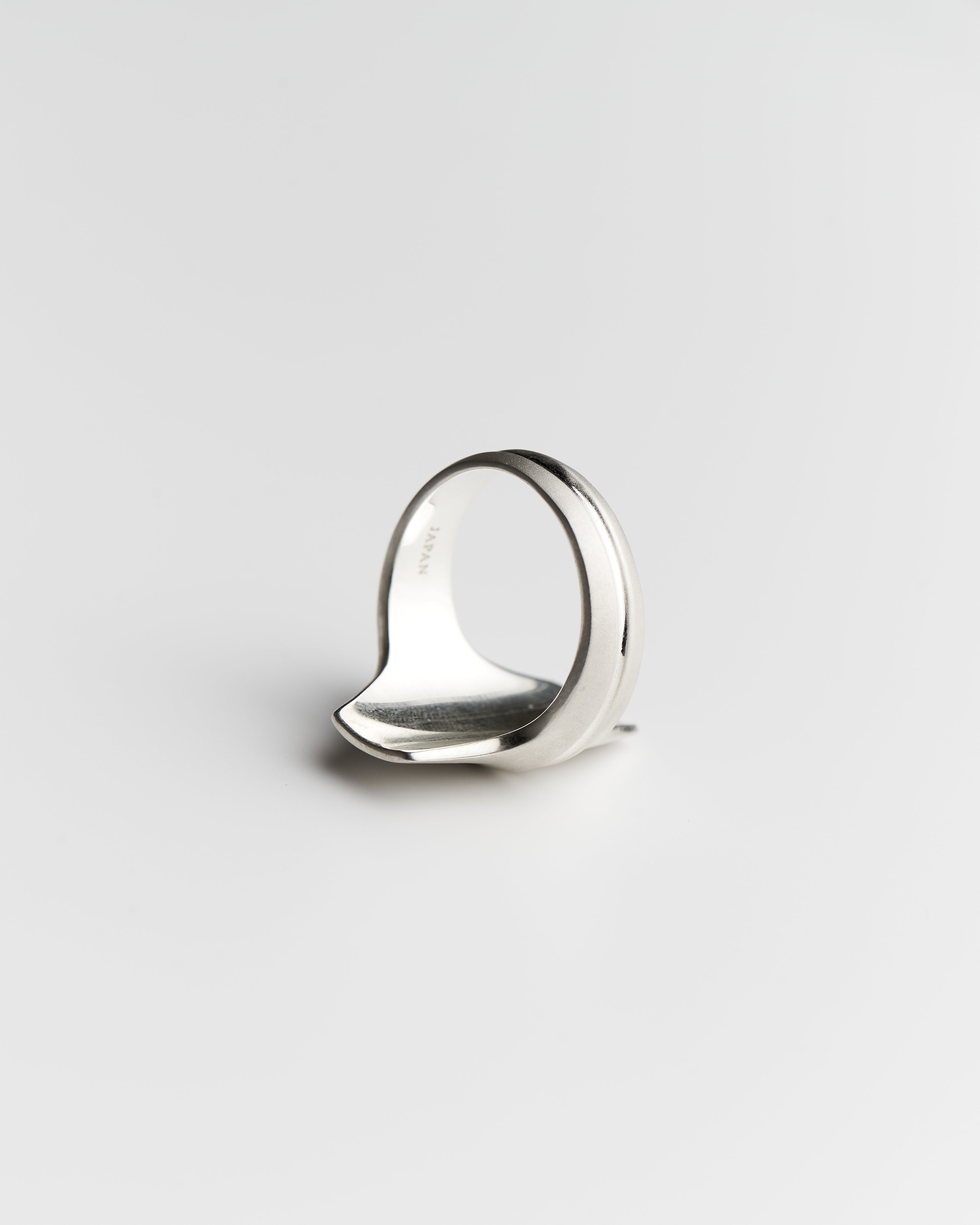 CHIKU CREST RING