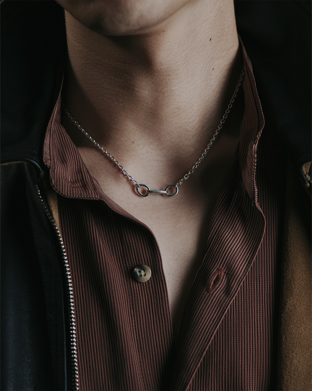Kutsuwa bridge necklace