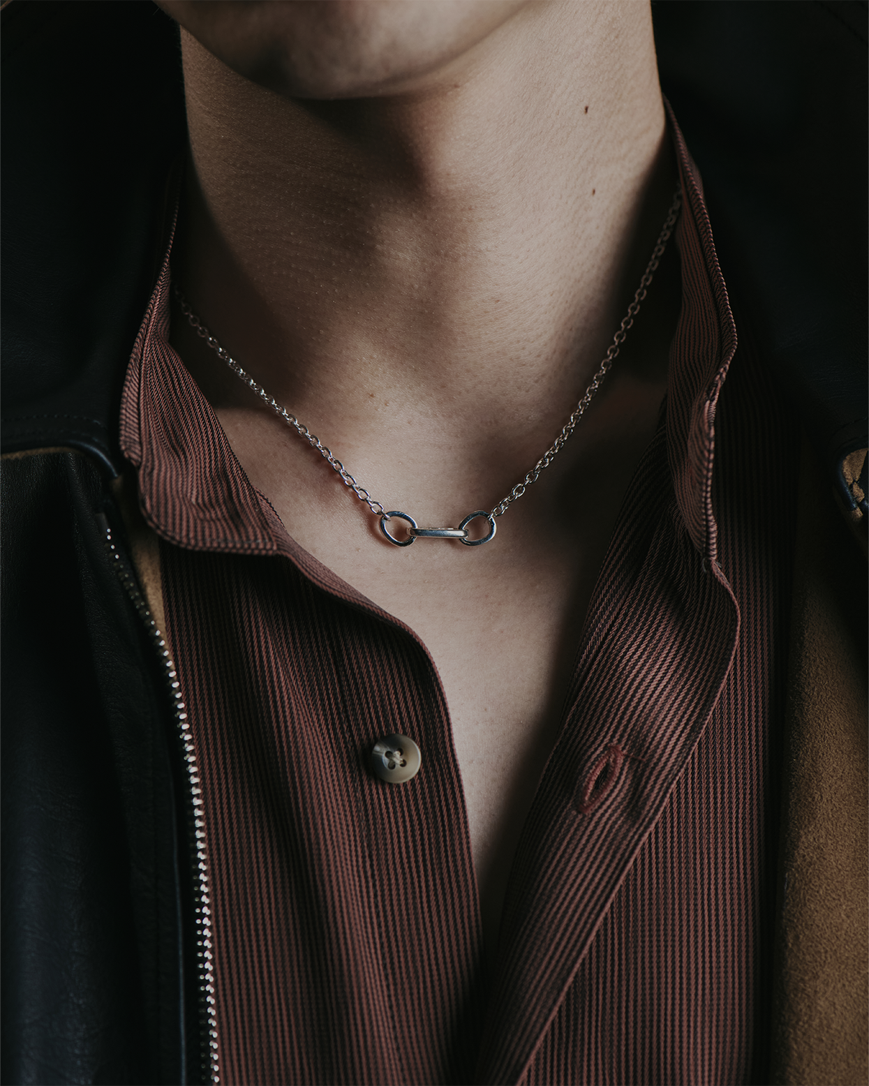 Kutsuwa bridge necklace