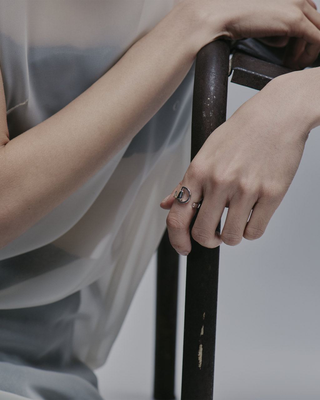 Abumi ARC D buckle ring