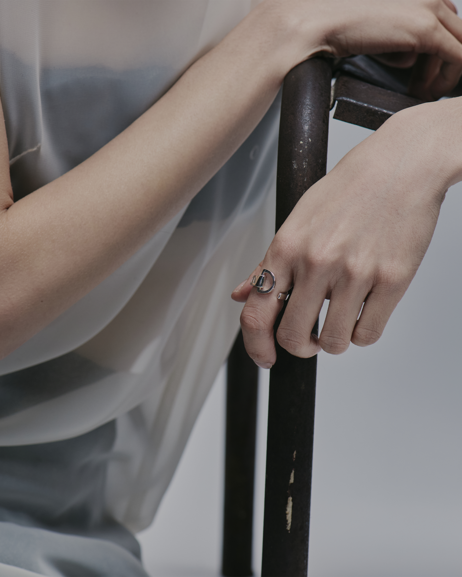 Abumi ARC D buckle ring