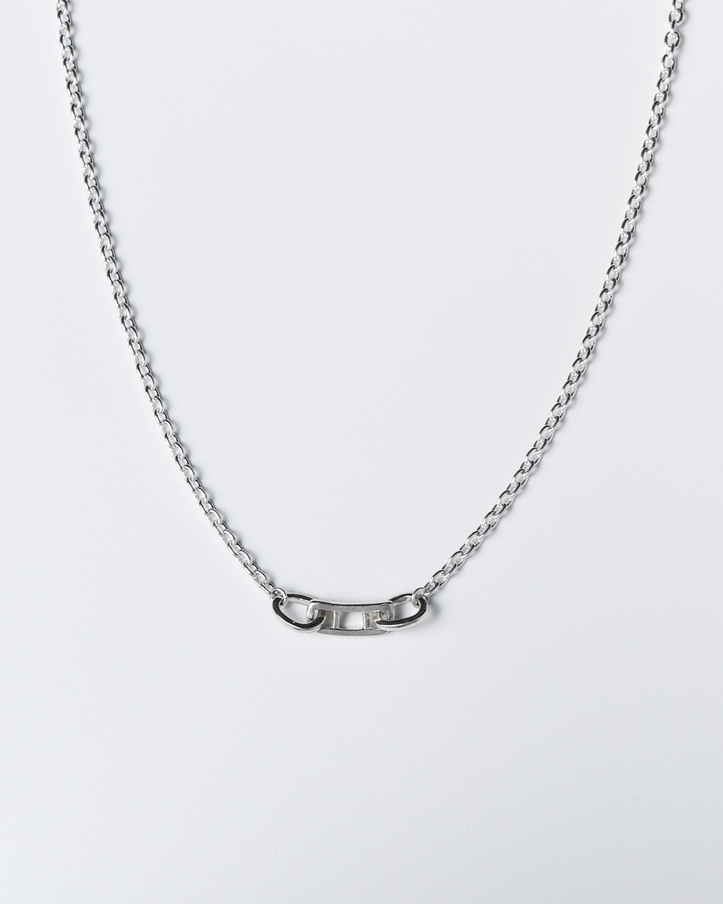 Kutsuwa bridge necklace