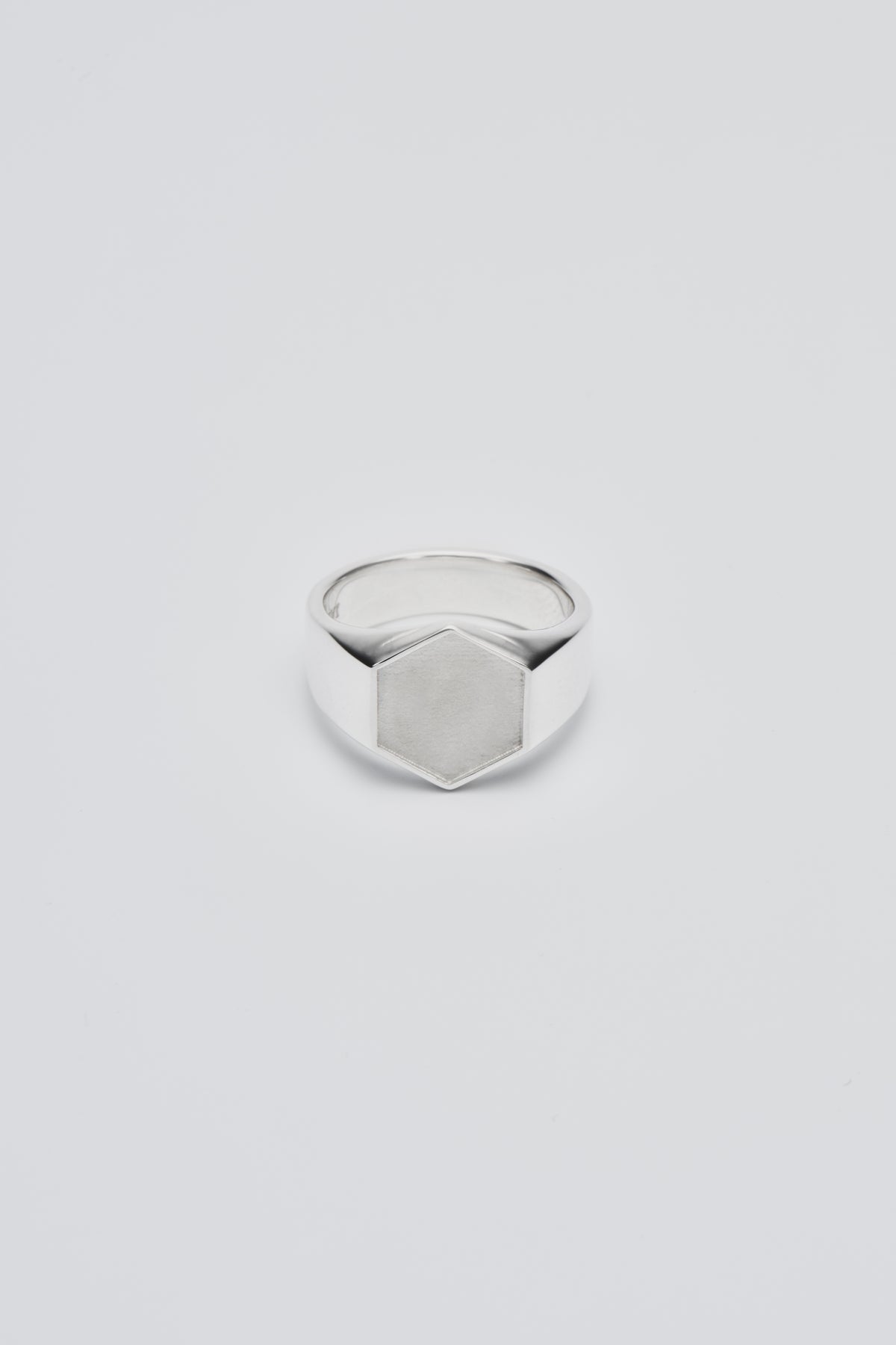KIKKO Signet Ring